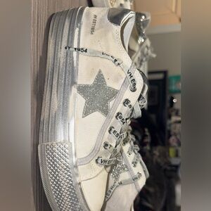 VINTAGE HAVANA SZ 8 Shoes - Silver and White